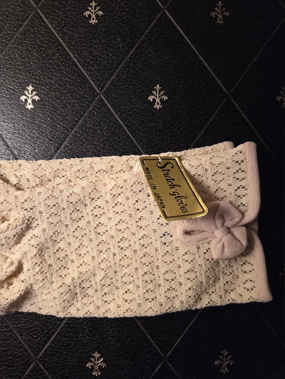 Vintage 1950s Ladies Stretch Nylon Gloves. New With Tags. Made In Japan.